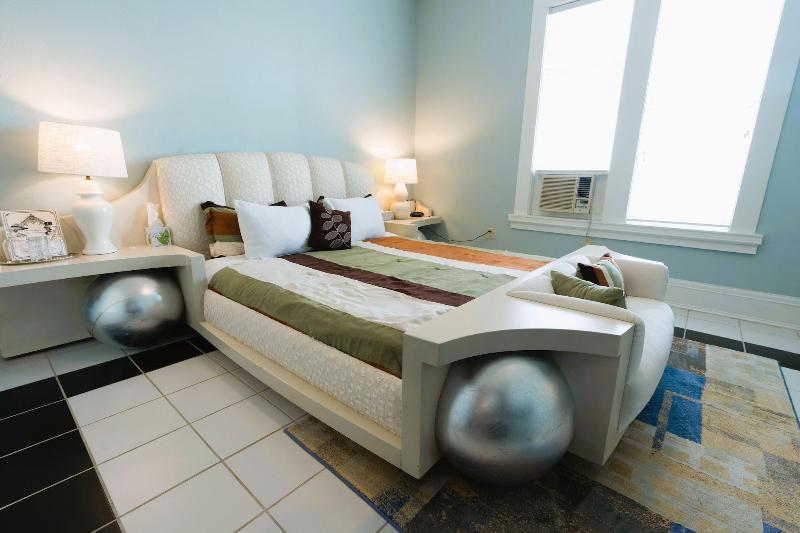 Oak Park Inn image