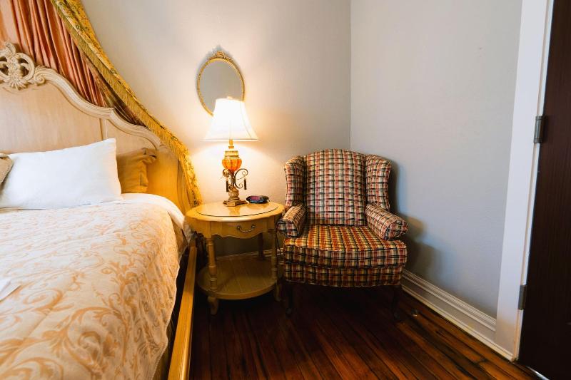 Oak Park Inn image