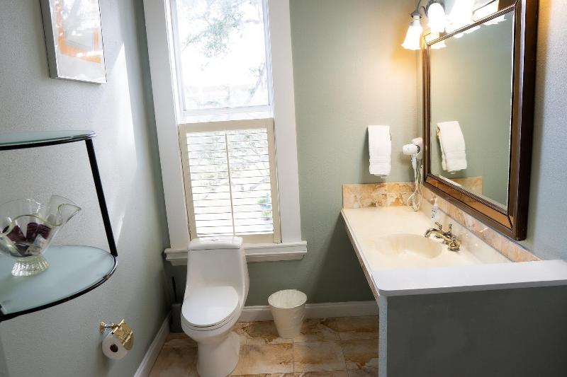 Oak Park Inn image
