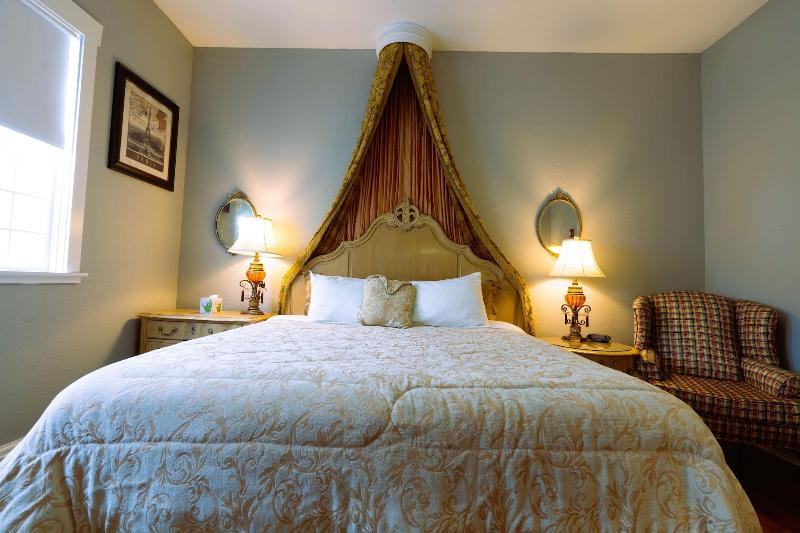 Oak Park Inn image