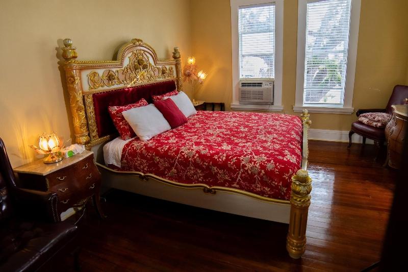 Oak Park Inn image