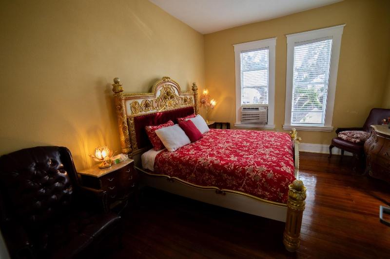 Oak Park Inn image