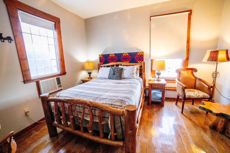 Oak Park Inn image