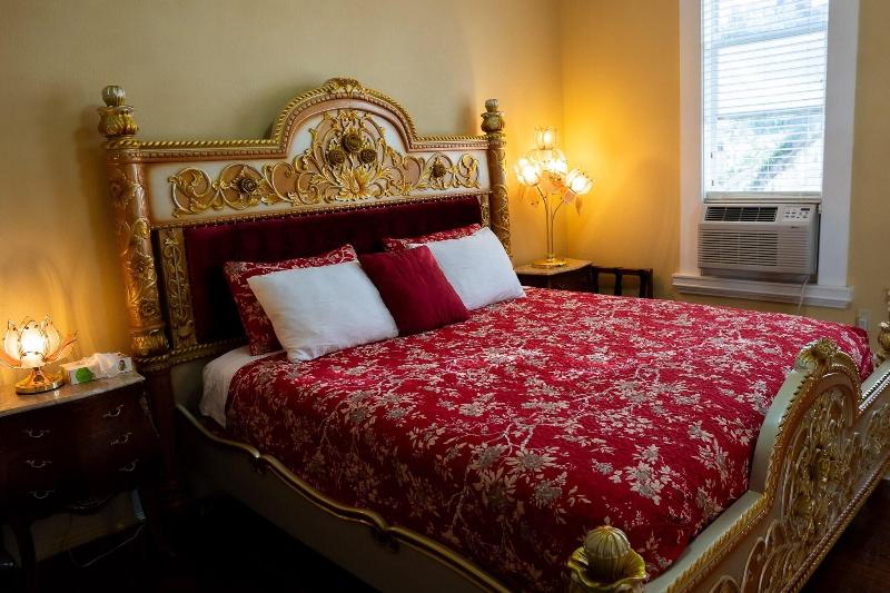 Oak Park Inn image