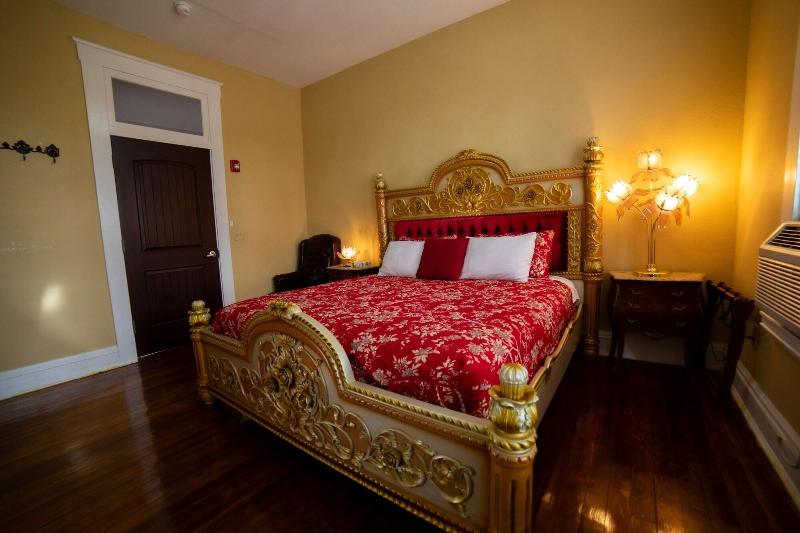 Oak Park Inn image