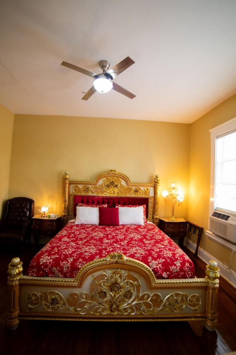 Oak Park Inn image