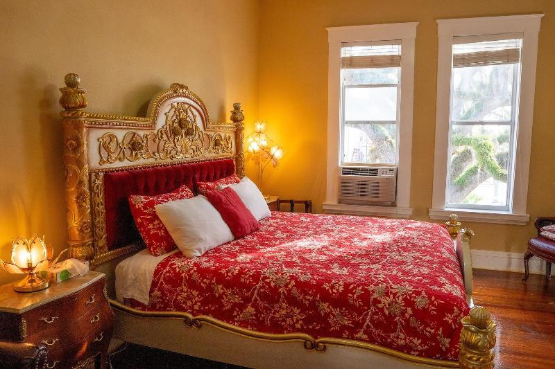 Oak Park Inn image