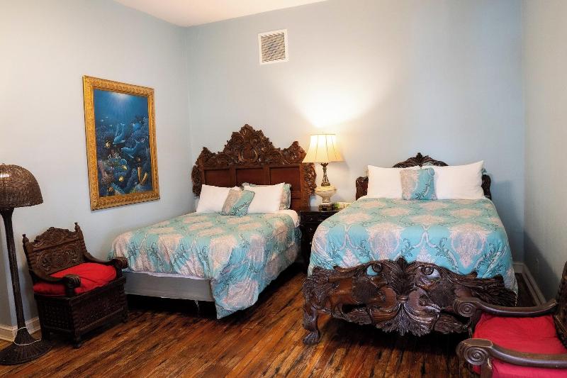 Oak Park Inn image