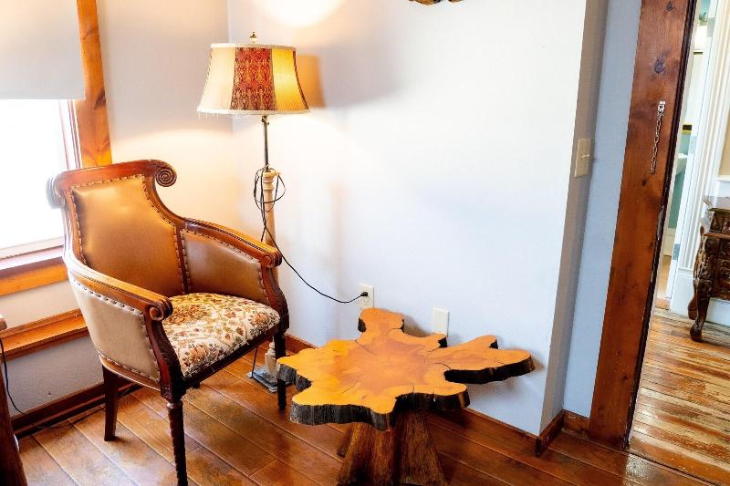 Oak Park Inn image