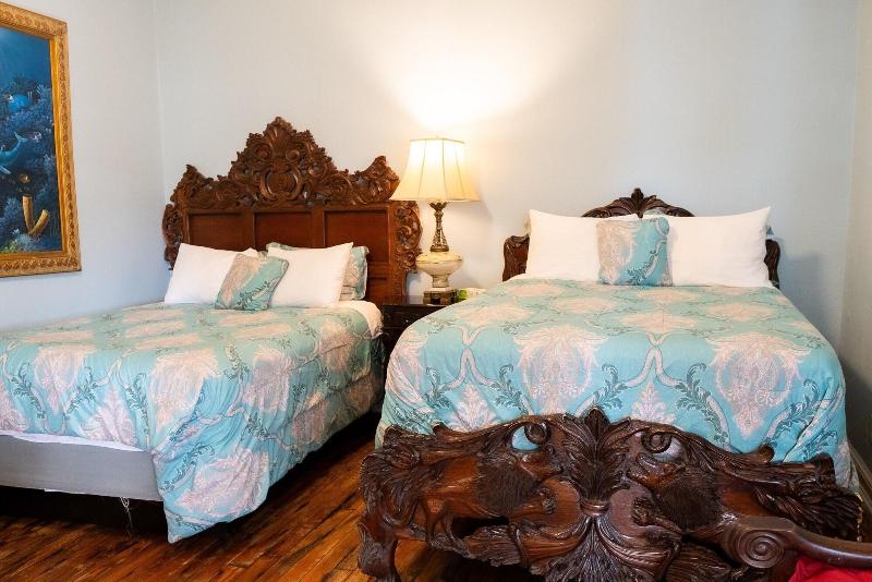 Oak Park Inn image