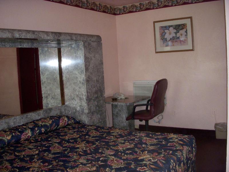 Executive Royal Inn Clewiston image