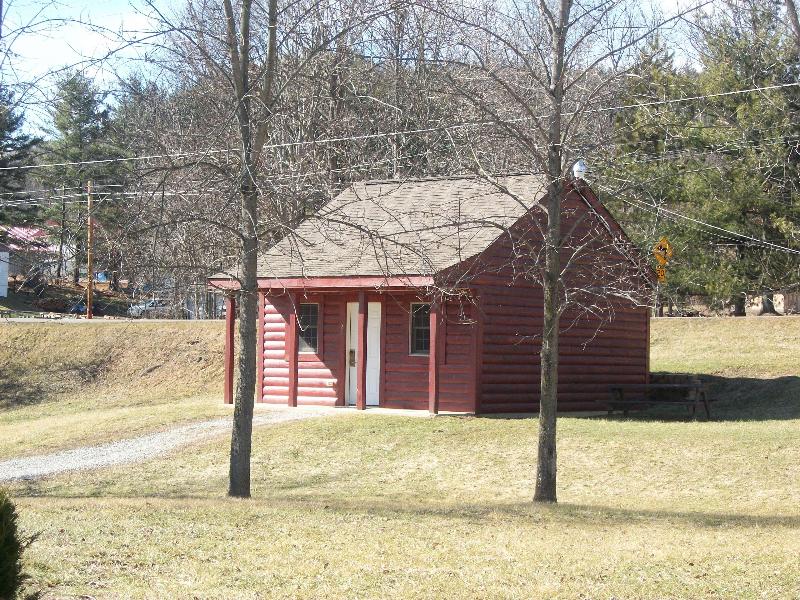 Mohican Little Brown Inn Loudonville 3