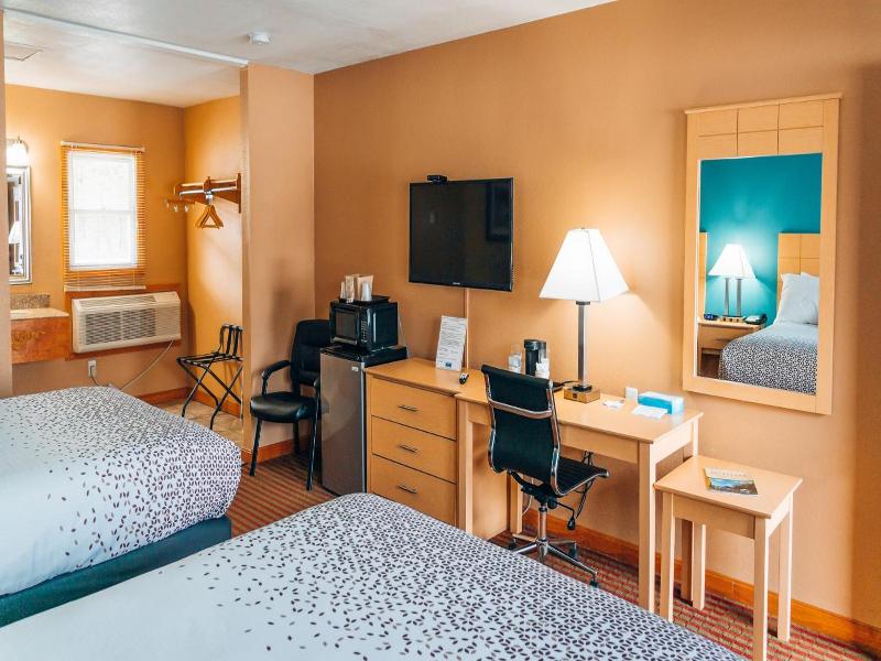 Quiet Corner Inn Brooklyn image