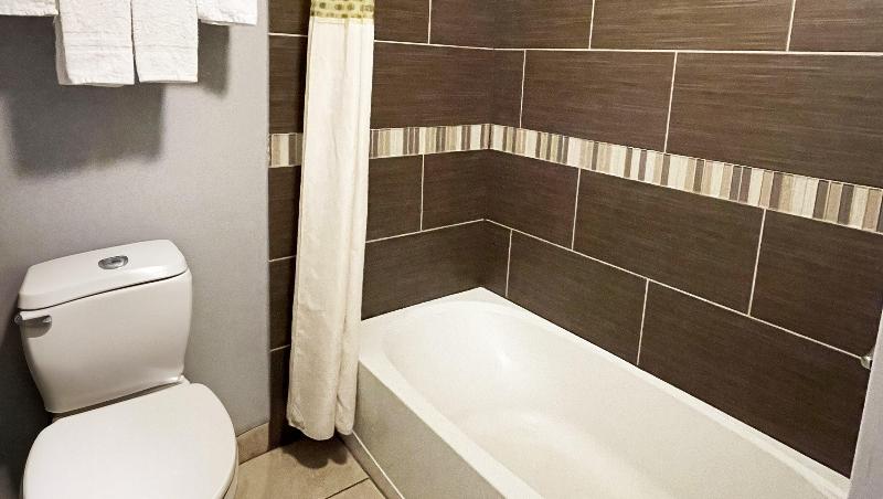 Royal Inn Linden image 1