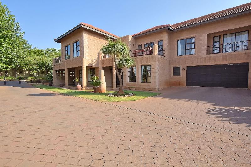 Centurion Golf Suites Boca Walk image