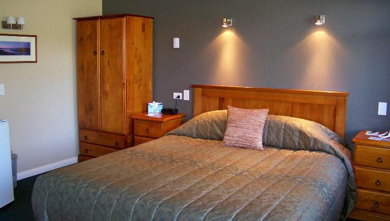 Lake Roxburgh Lodge image