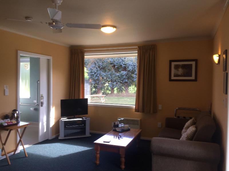 Lake Roxburgh Lodge image