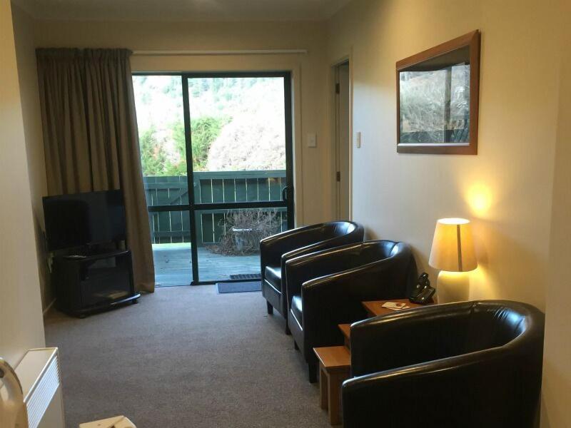 Lake Roxburgh Lodge image