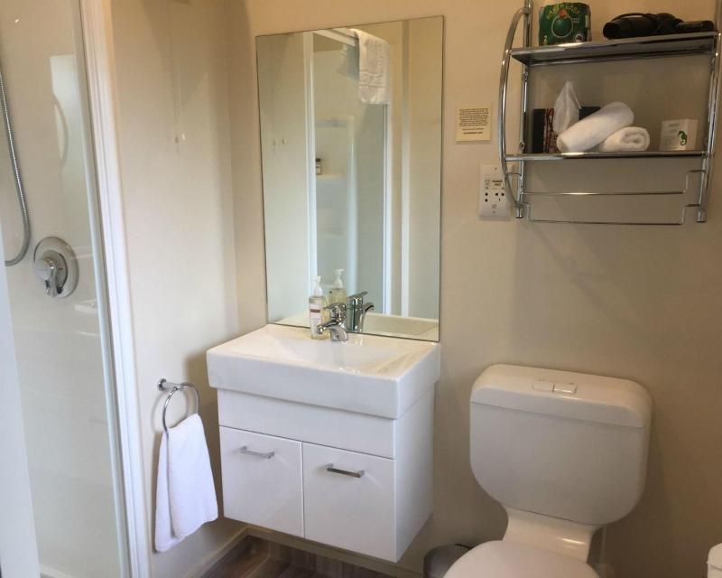 Lake Roxburgh Lodge image