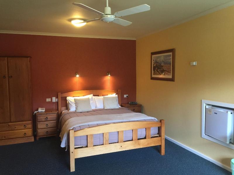 Lake Roxburgh Lodge image
