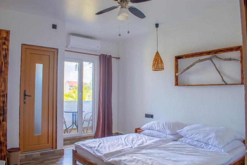 Dhiffushi Inn image