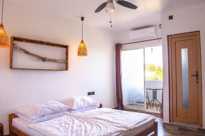 Dhiffushi Inn image