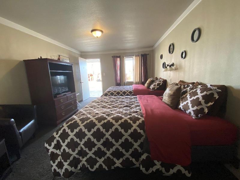 Roundtop Mountain Motel image