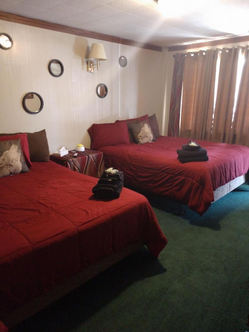 Roundtop Mountain Motel image