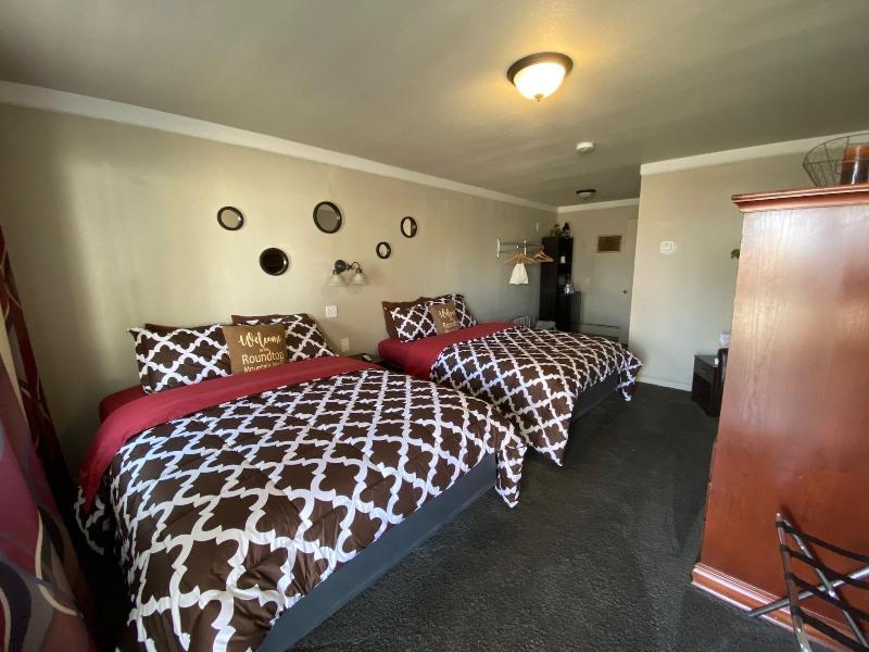 Roundtop Mountain Motel image