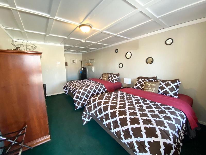Roundtop Mountain Motel image