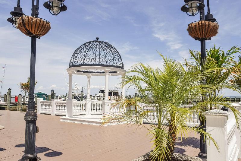 Rod 'N' Reel Resort image