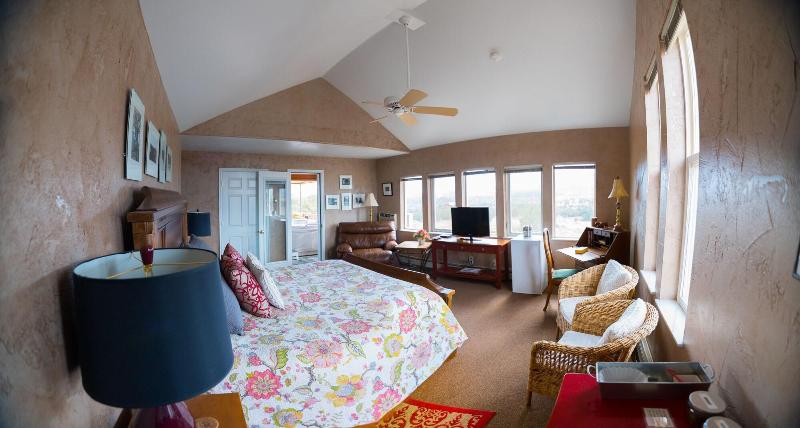 Skyridge Inn Bed & Breakfast image