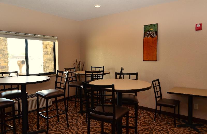 Cobblestone Inn & Suites - Clarion image