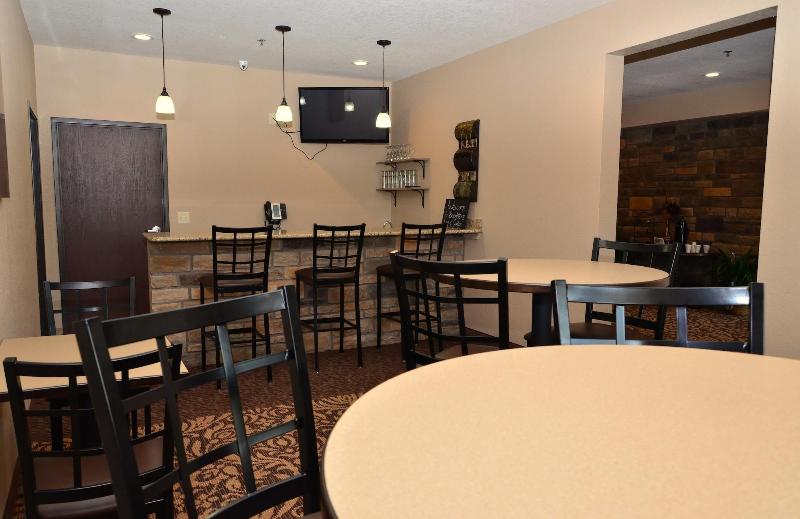 Cobblestone Inn & Suites - Clarion image