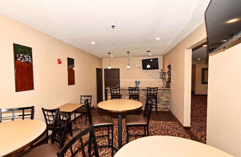 Cobblestone Inn & Suites - Clarion image