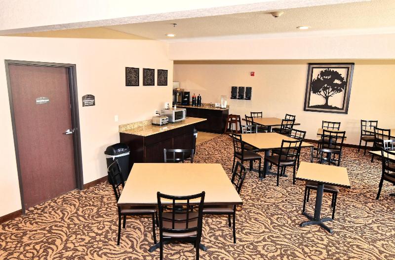 Cobblestone Inn & Suites - Clarion image 1