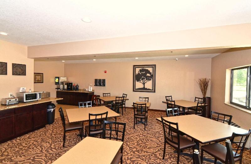 Cobblestone Inn & Suites - Clarion image