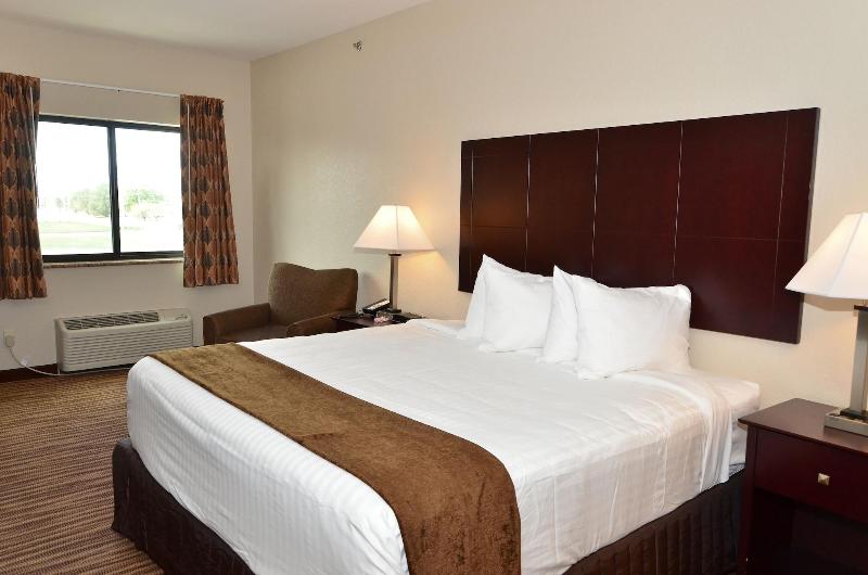 Cobblestone Inn & Suites - Clarion image