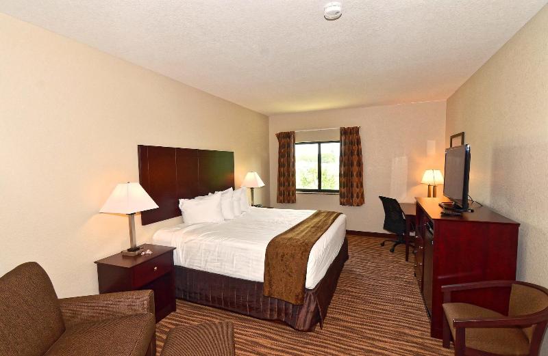 Cobblestone Inn & Suites - Clarion image