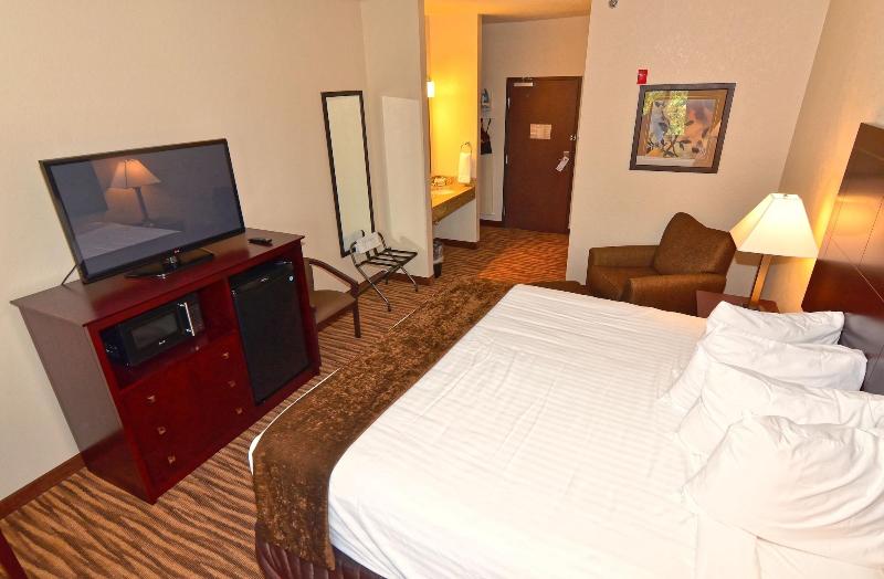 Cobblestone Inn & Suites - Clarion image
