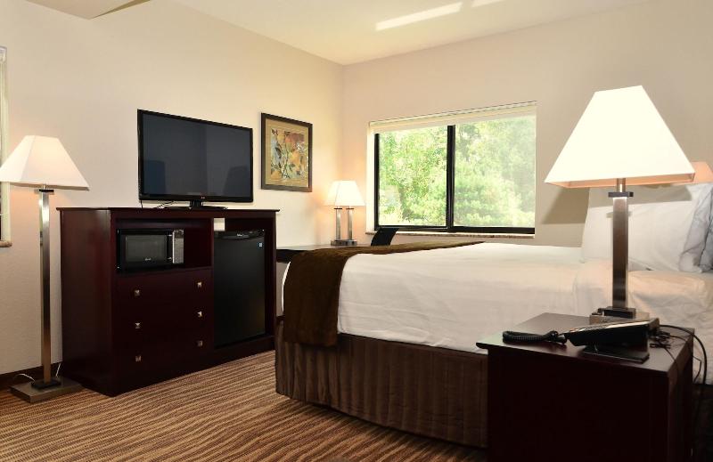 Cobblestone Inn & Suites - Clarion image
