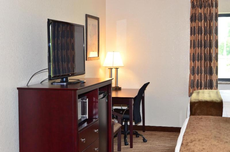 Cobblestone Inn & Suites - Clarion image