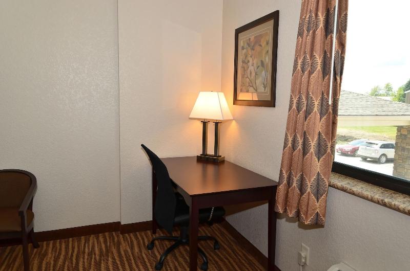 Cobblestone Inn & Suites - Clarion image 7