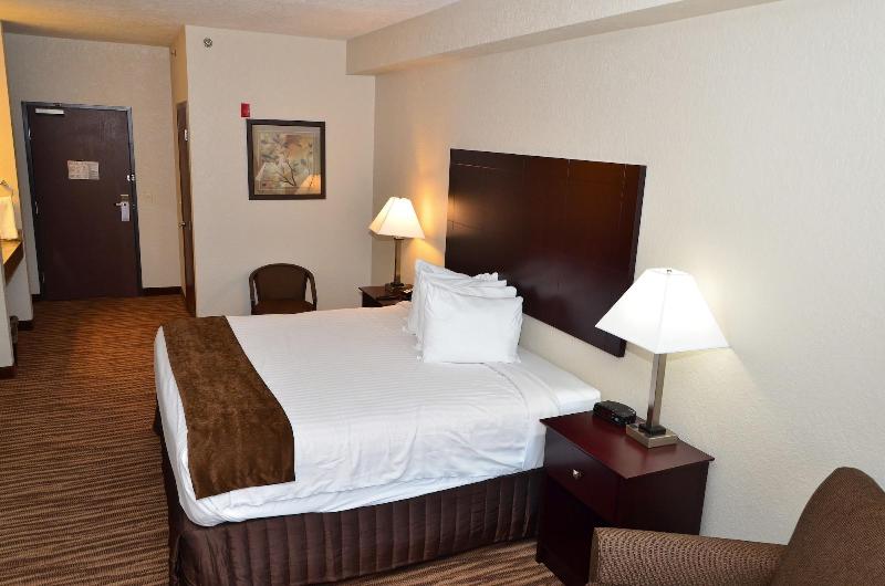 Cobblestone Inn & Suites - Clarion image