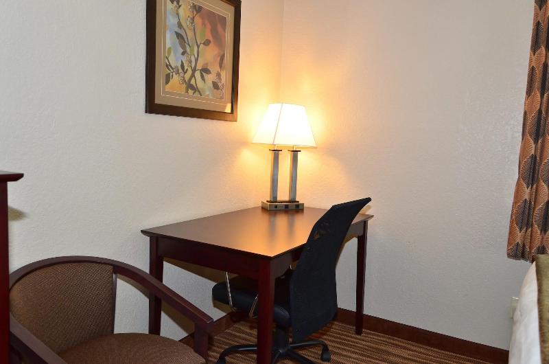 Cobblestone Inn & Suites - Clarion image