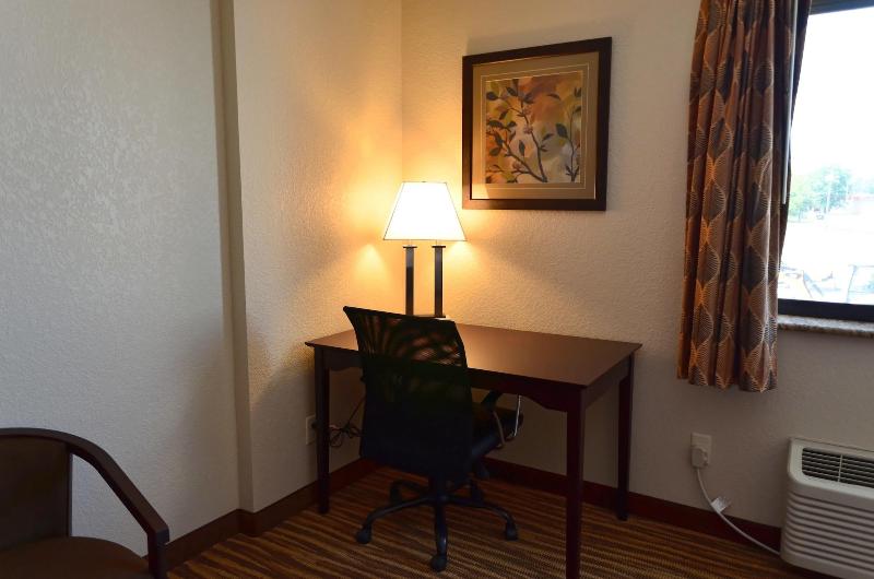 Cobblestone Inn & Suites - Clarion image