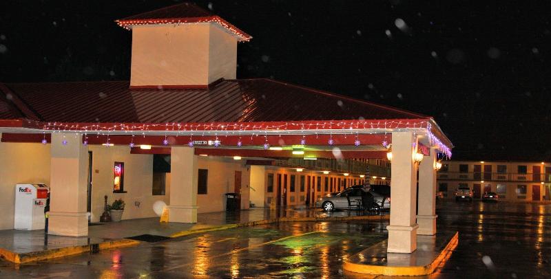 Best Inn Booneville image