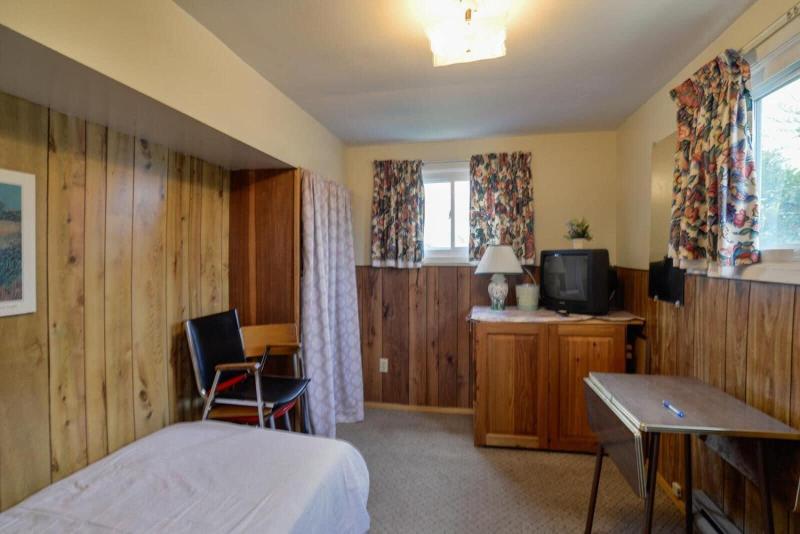 Oakwood Motel image