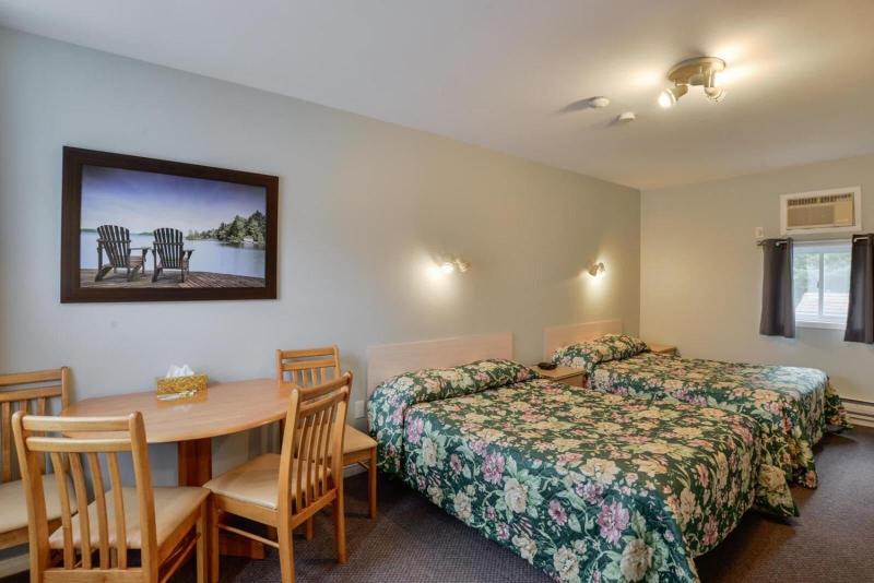Oakwood Motel image