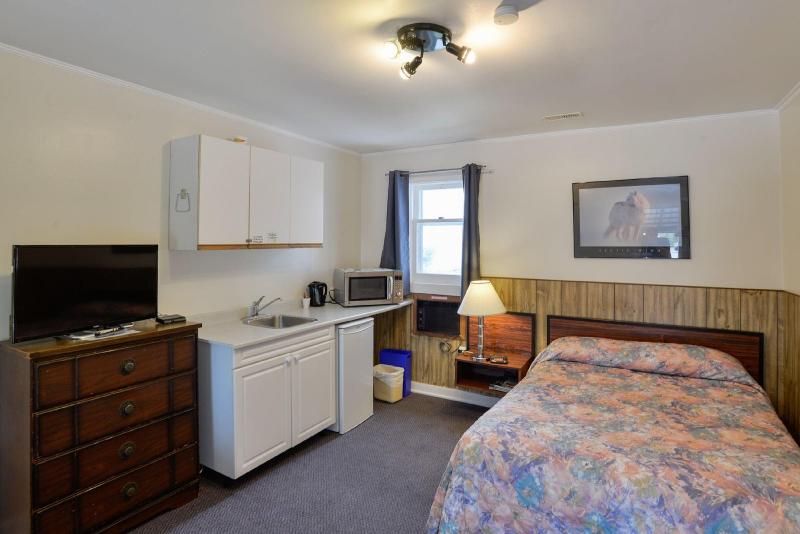 Oakwood Motel image